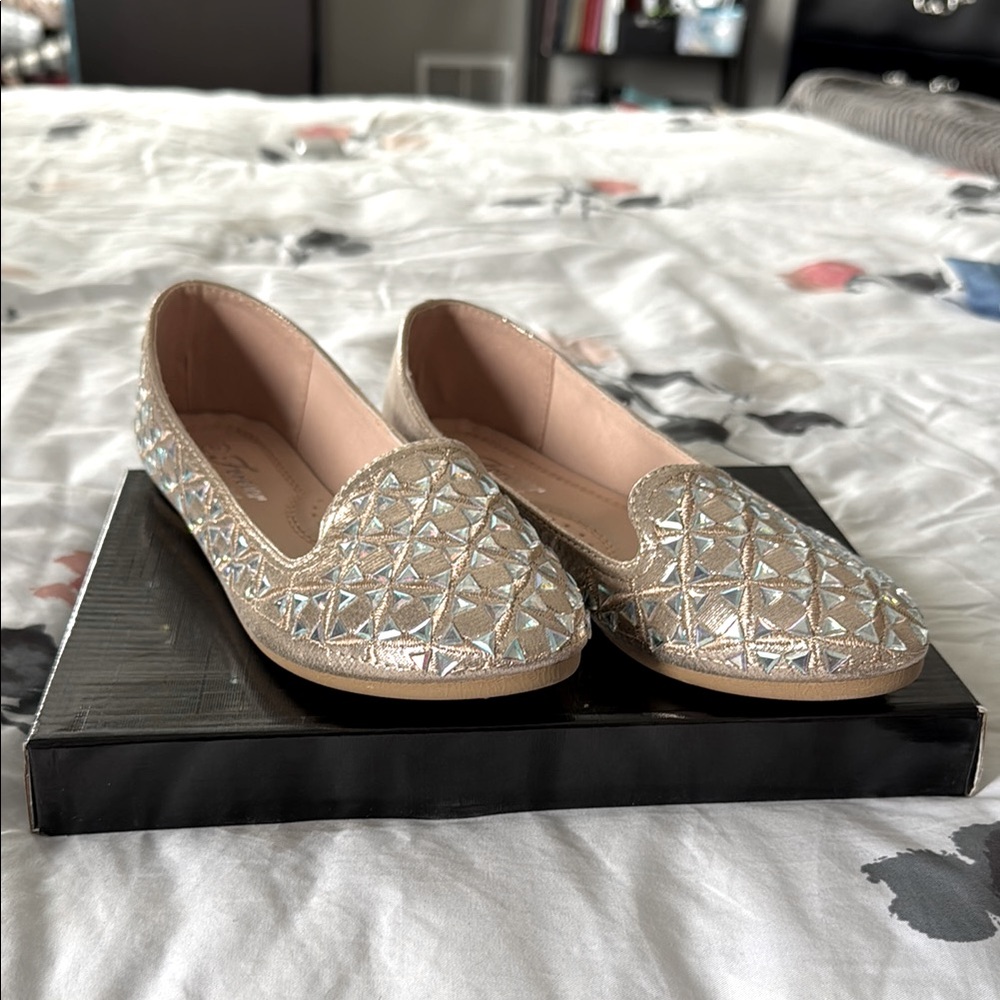 Elegant Women's Loafers in Gold